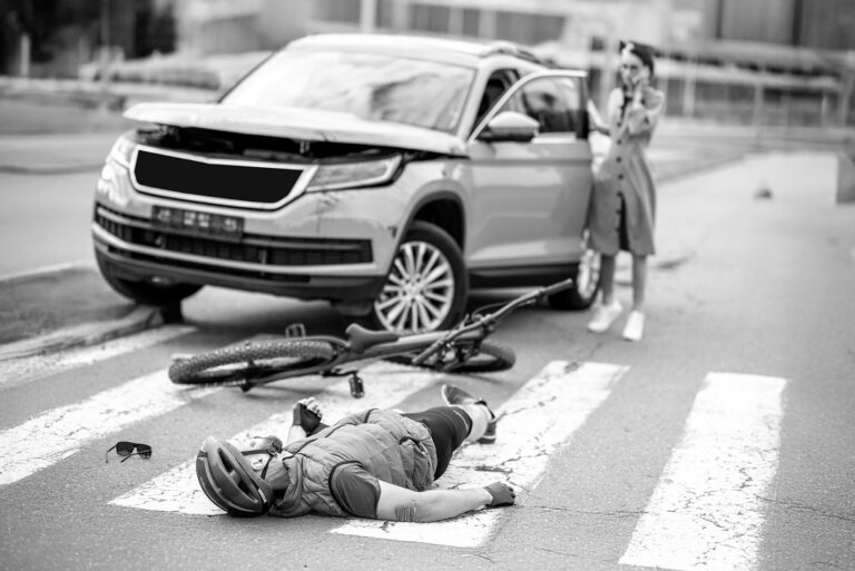 road accident with injured cyclist and woman drive 2023 11 27 05 10 22 utc in category Car Accident